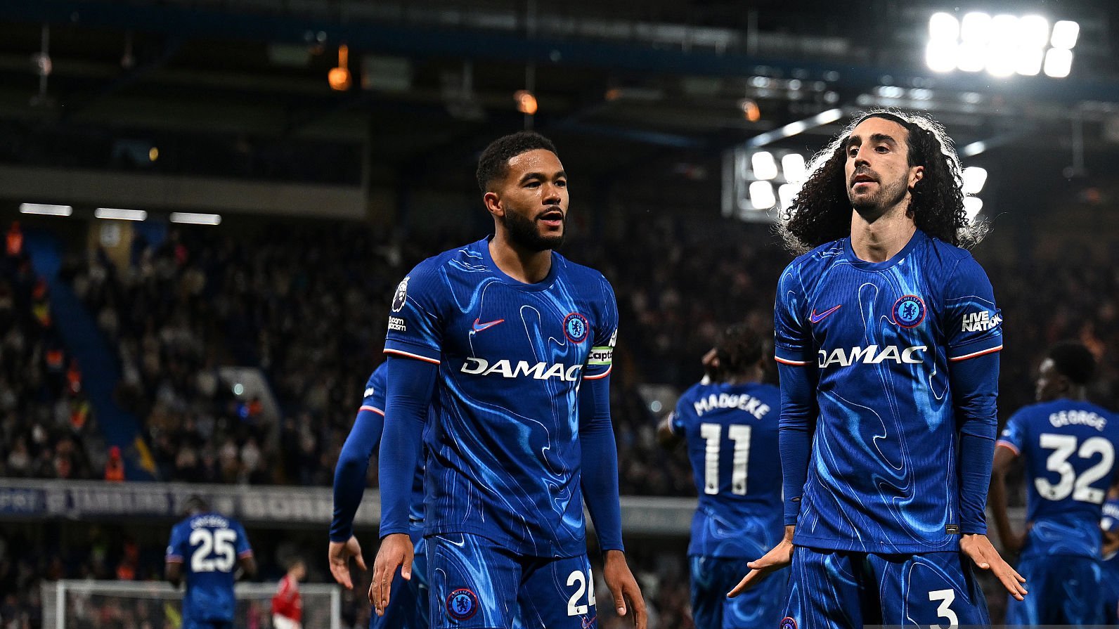 (VIDEO) Chelsea dhe Aston Villa “nxjerrin” momentalisht Manchester Cityn nga Champions, Arsenali kërkon të mos bjerë!