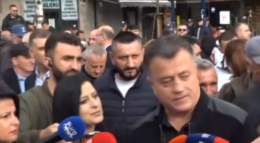 VIDEO/ ”Media vari k*rin”, Noka kapet sërish me gazetarët: Pronarët ju detyruan të votoni PS-në
