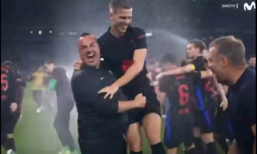 VIDEO/ Po festonin titullin kampion në fushën e Espanjolit, Fliku tërbohet dhe e dërgon ekipin në dhomën e zhveshjes