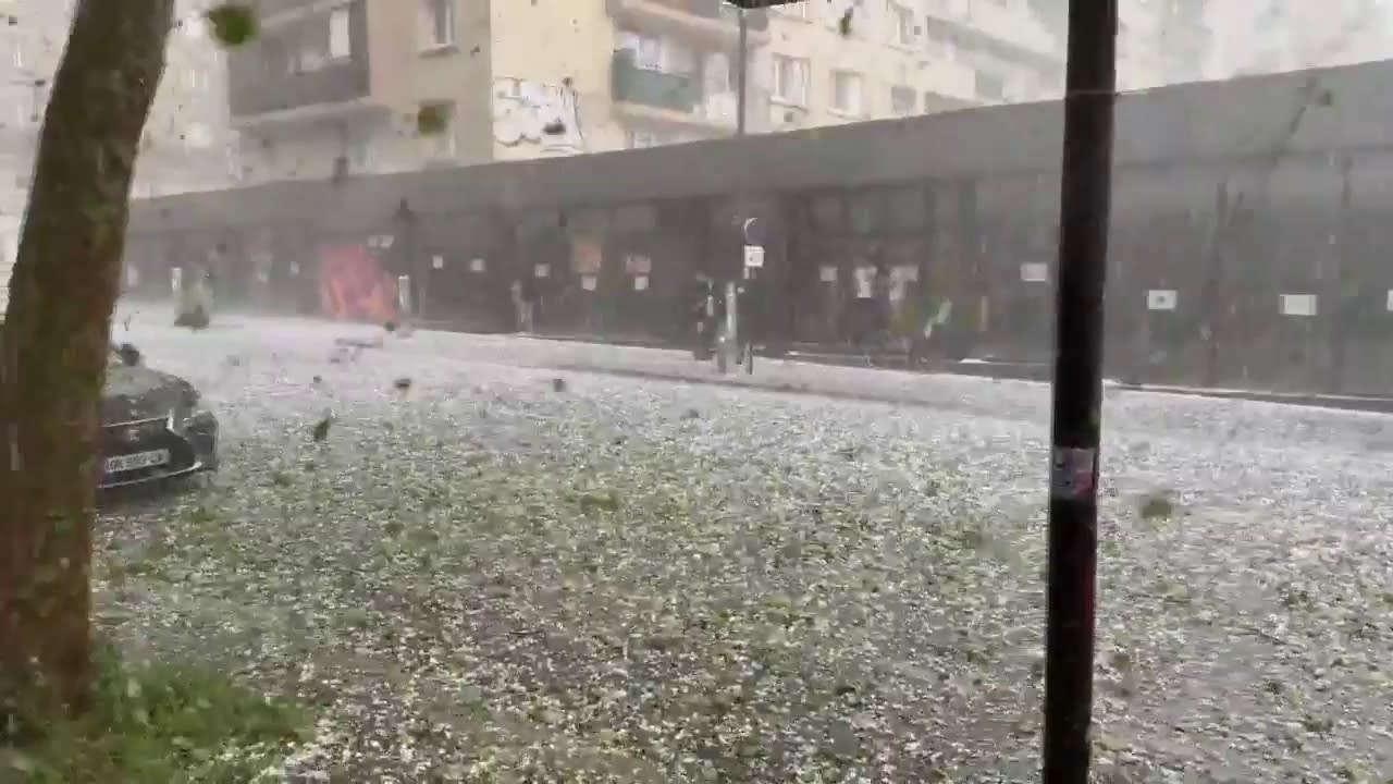 VIDEO/ Stuhi masive breshëri godet Parisin, përmbytje pas valës së të nxehtit