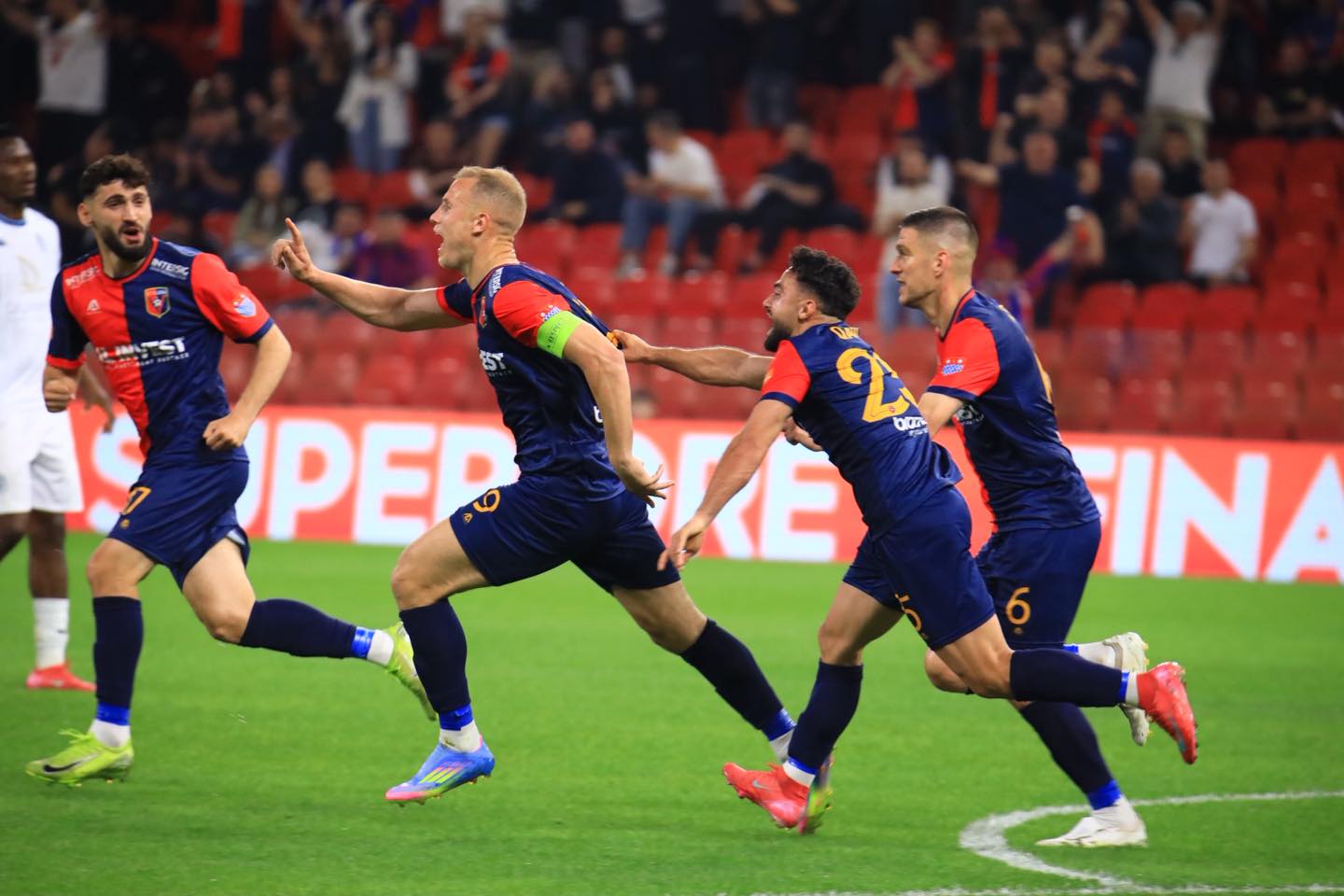 Vllaznia kualifikohet në finalen e titullit, Balaj mund Dinamon