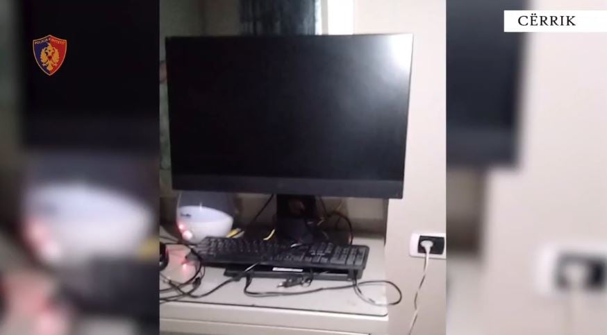 Vodhi televizorë dhe kompjuterë të PD-së, arrestohet 36-vjeçari në Cërrik