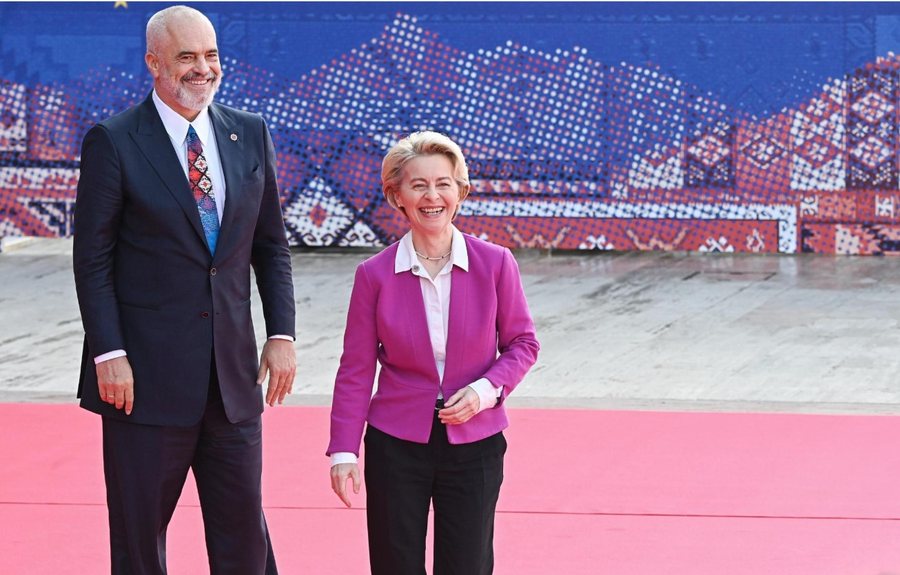 Von der Leyen uron Ramën: Nën udhëheqjen tënde Shqipëria ka përparuar