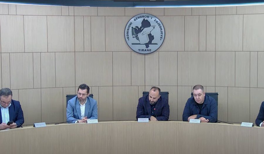 Votat e ardhura nga Greqia, KAS rrëzon Celibashin