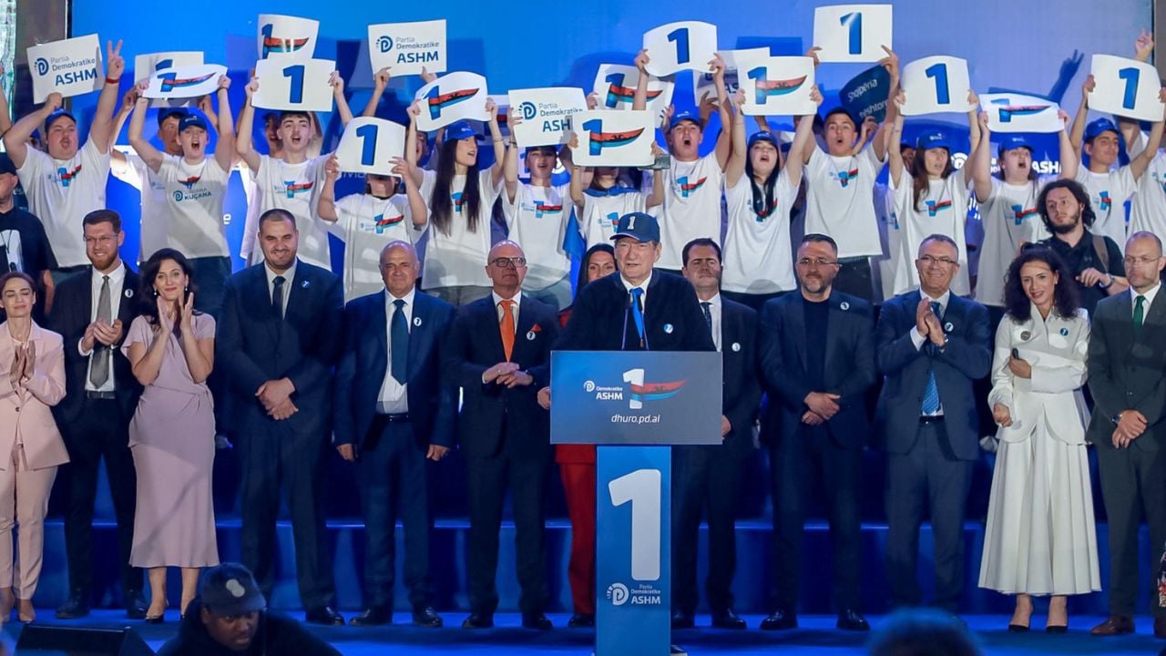 “Vrimë miu nuk do gjejnë”/ Berisha u drejtohet socialistëve në Durrës: S’ka vend në Parlament për kandidatët e Sakos e Gjushit që komandohen nga bandat dhe krimi