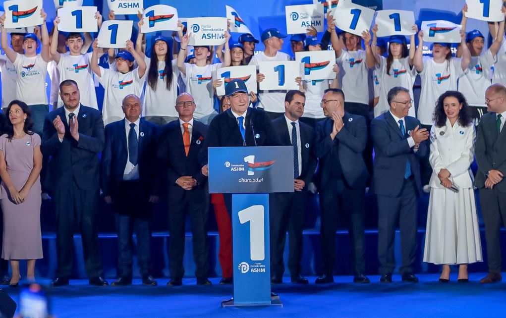 “Vrimë miu nuk do të gjejnë”, Berisha paralajmëron ‘kriminelët elektoralë’ nga takimi përmbyllës në Durrës