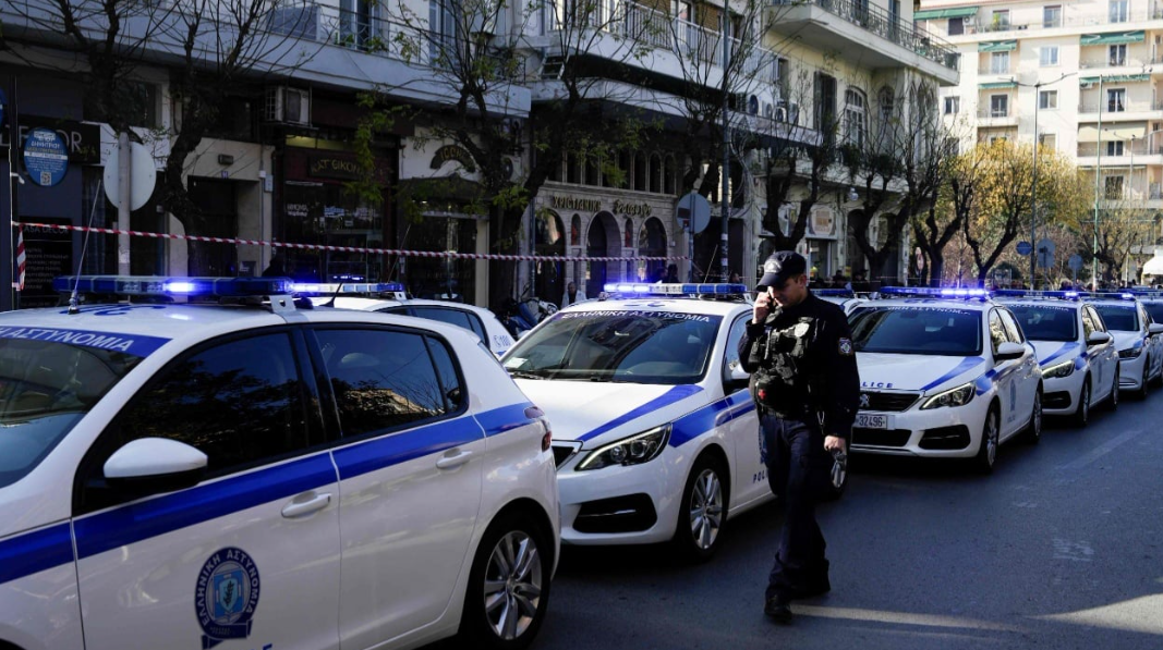 Zbulohen katër laboratorë të falsifikimit të pasaportave shqiptare e greke, 23 të arrestuar