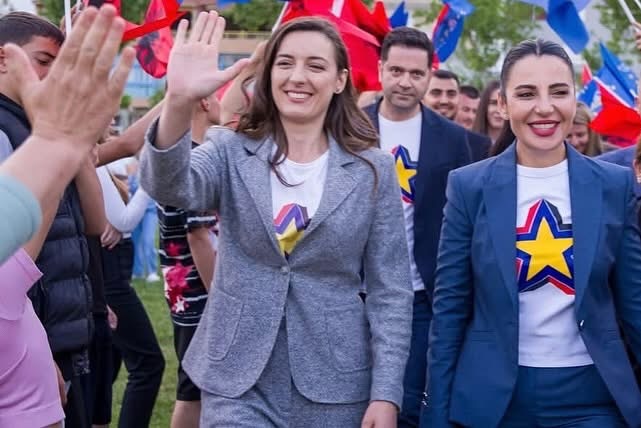 Zegjine Çaushi falënderon qytetarët e Fierit pas fitores: “Një fitore e përbashkët, një rrugëtim i ri me përgjegjësi”