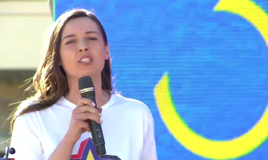 Zegjineja s’i ndahet Bardhit: Gazo ka dal deti këtu, po shyqyr që ke komardaren e baba Bufit!