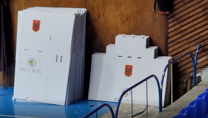 Zgjedhjet Parlamentare të 11 Majit/ Nis shpërndarja e materialeve zgjedhore