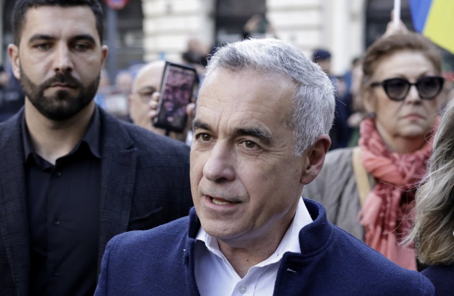 Zgjedhjet presidenciale në Rumani, kandidati i ekstremit të djathtë tërhiqet nga politika pasi pasardhësi i tij humbi garën