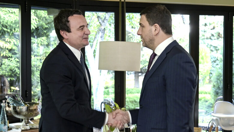 Zhbllokimi i krizës politike, shtohen zërat për nevojën e koalicionit ndërmjet LVV-së dhe PDK-së