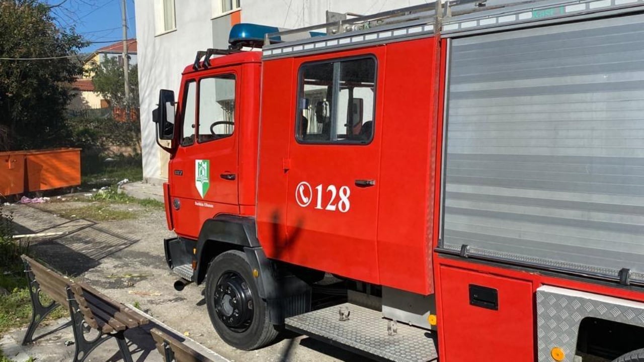 Zjarr në një stallë pranë Shkodrës, ngordhin bagëtitë e 76-vjeçarit