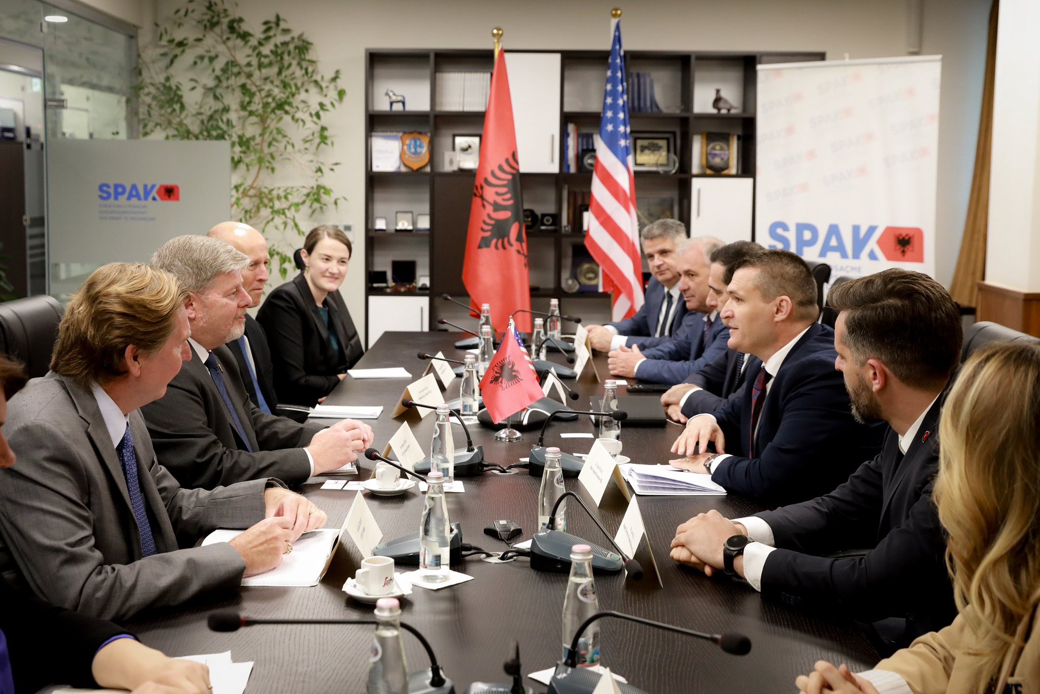 Zyrtari i lartë i ICITAP vizitë 5 ditore në Tiranë: Luftë karteleve, krimit të organizuar ndërkombëtar dhe emigracionit të paligjshëm