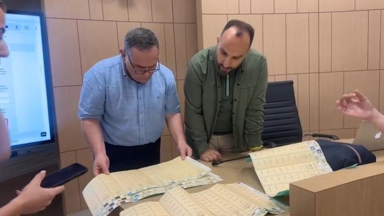11 maji/ KAS hap kutitë e votimit për qarkun e Beratit, pretendimet e PD se vota nga Greqia u plotësua nga…