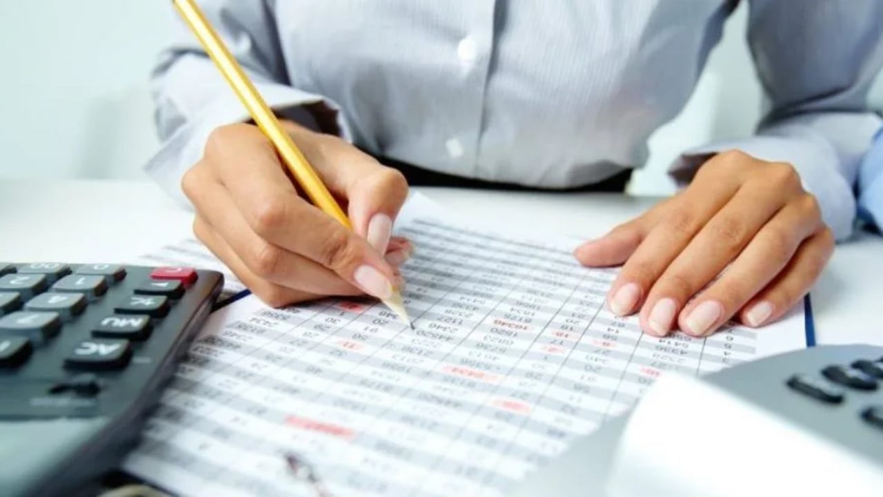 33 milionë euro të padeklaruara! Nis hetimi ndaj 100 përdoruesve të platformave sociale për të ardhurat e përfituara në Facebook, TikTok, YouTube e Instagram