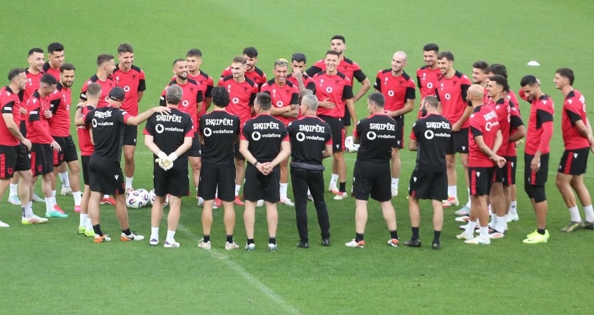 4 lojtarët që do ta ndjekin nga tribuna ndeshjen Shqipëri-Serbi