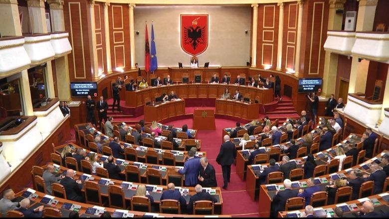 61 projektligjet e deputetëve mbetën në sirtarë! PS nuk hodhi në votim 38 nisma të PD, në mes ‘beteja’ për ‘ish sigurimsat’ në politikë