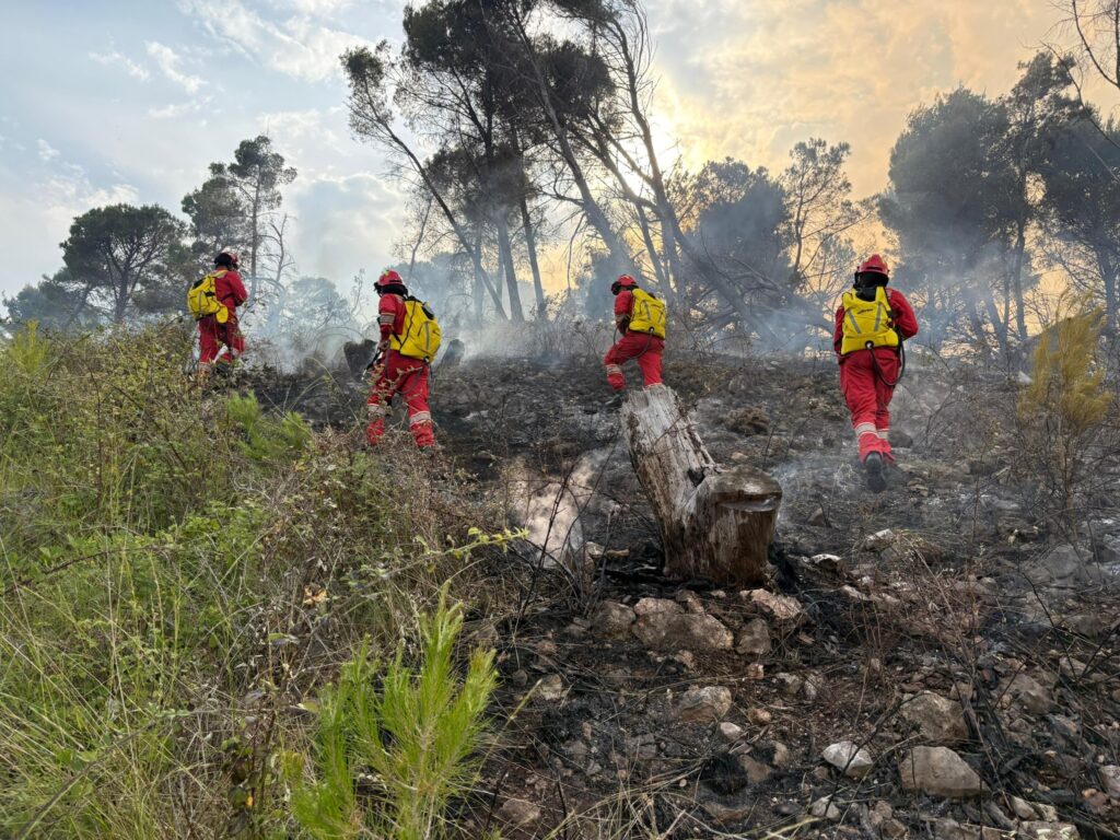 9 vatra zjarri në 24 orët e fundit, në 4 qarqe vijon niveli i lartë i rrezikut
