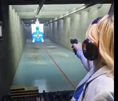 Adriana Kalaja: Një sqarim i detyrueshëm (për ata që më duan e nuk më duan!