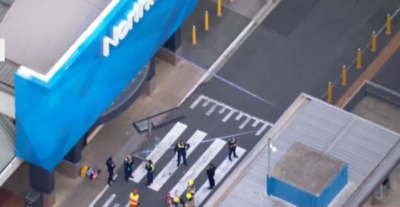 Alarm në Melbourne, makina përplaset në një qendër tregtare të mbushur me njerëz