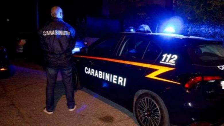 As spraji me piper nuk i ndaloi, 2 shqiptarët dhunojnë karabinierët gjatë aksionit, arrestohen pas rrëmujës para lokalit