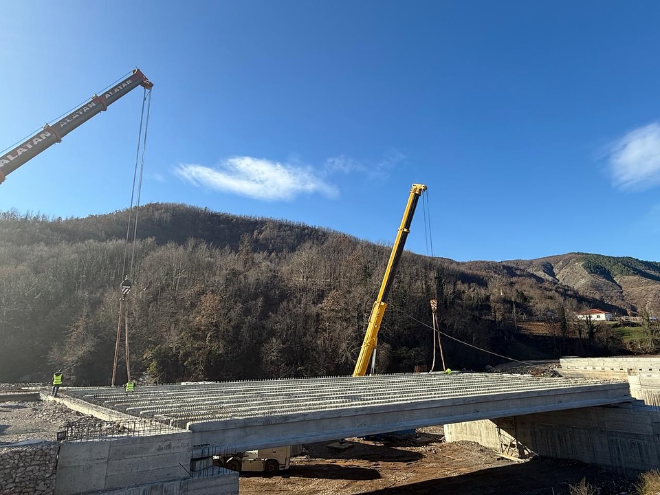 Balluku: Në lotin 7 të aksit Elbasan-Qafë Thanë punohet për ndërtimin e veprave të artit e nënkalimeve