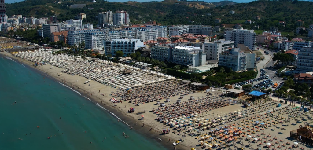 Bashkia cakton plazhet publike në Durrës