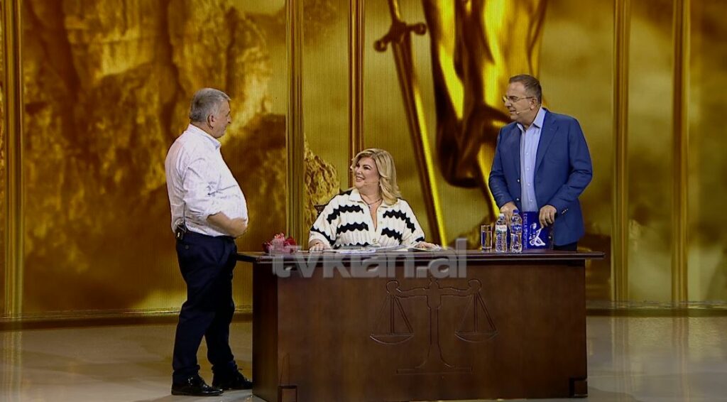 Bedriu hyn me tufën e luleve në duar, lë pa fjalë Gjebrean dhe Çobanin me..