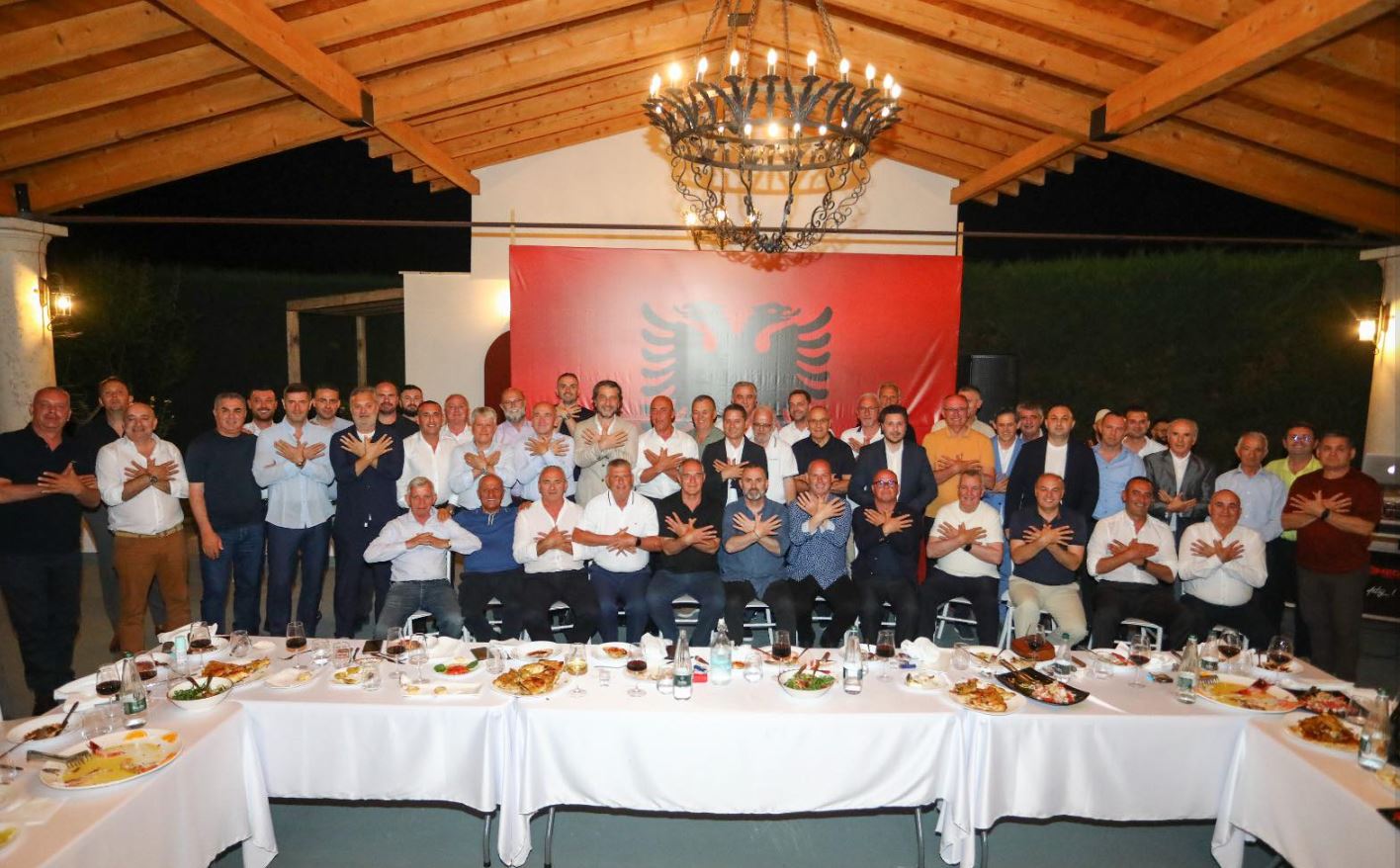 Ben Blushi në darkën e Pjerin Ndreut si në një Kuvend Lezhe