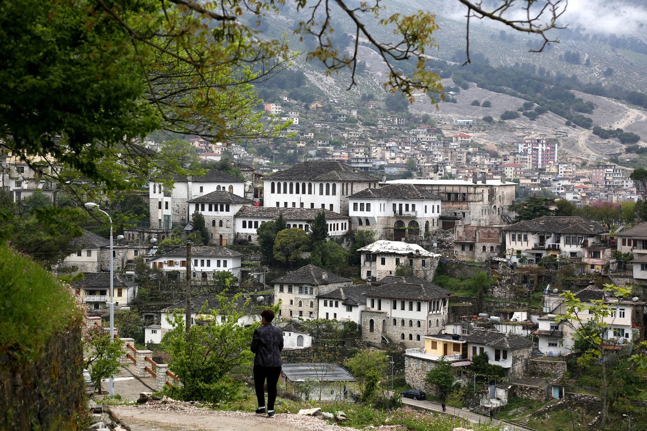 Bëri njoftim të rremë në polici, nën hetim gruaja nga Gjirokastra