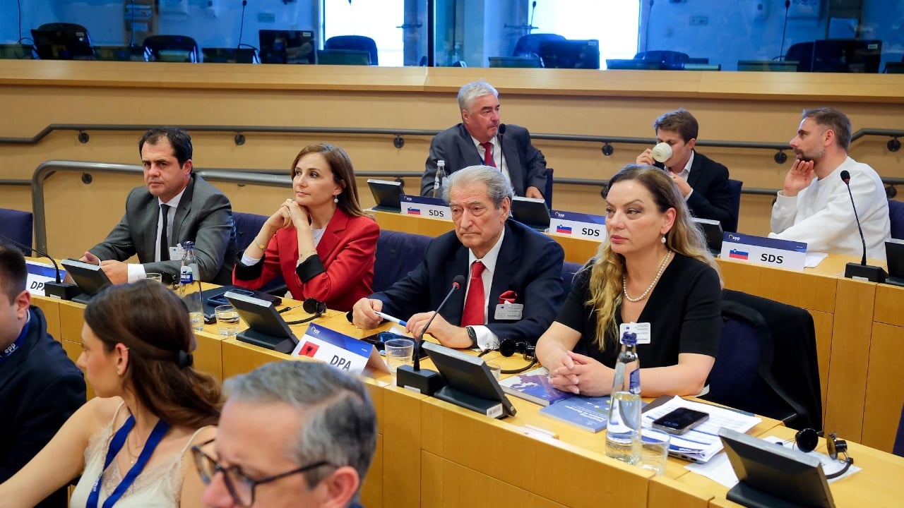 Berisha kërkoi një mision faktmbledhës në Shqipëri, PPE: Do ta vendosim si një nga prioritetet dhe objektivat tona