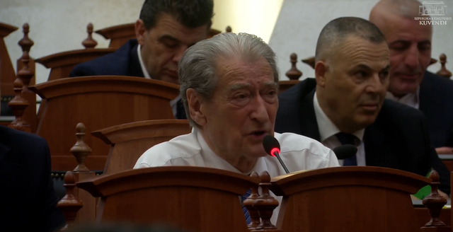 Berisha përplaset me PS-në në Kuvend për Avokatin e Popullit: E refuzoni se ka qenë i përndjekur politik