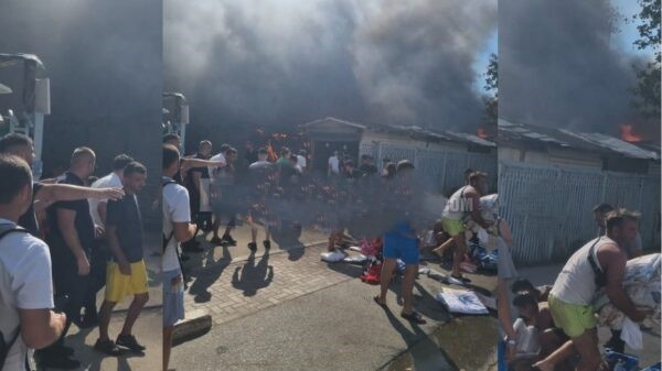 Bllokohet qarkullimi tek Plazhi i Durrësit, tregu i përfshirë nga flakët, tregtarët mundohen të shpëtojnë mallin