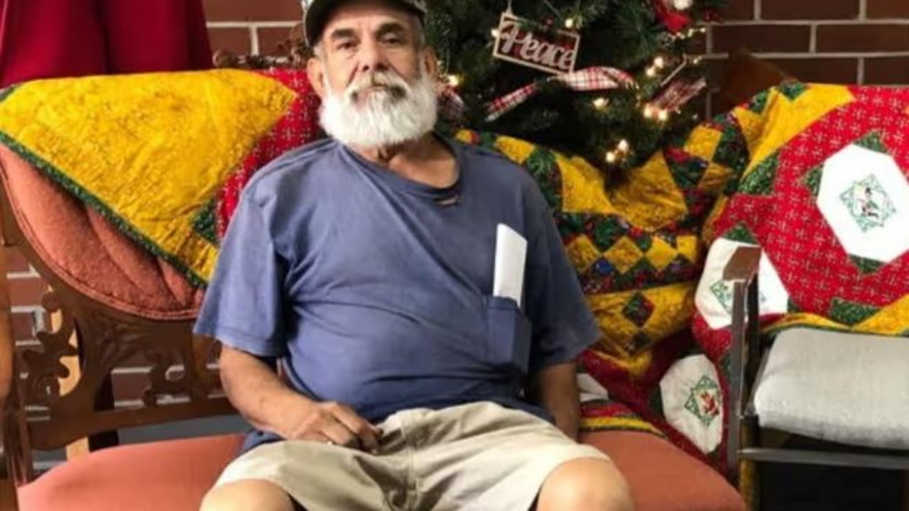 “Bombë me sahat”/ Ishte nën kujdesin e autoriteteve të SHBA-së për emigrantët, vdes gjatë transportimit nga burgu në një qendër të posaçme 68-vjeçari