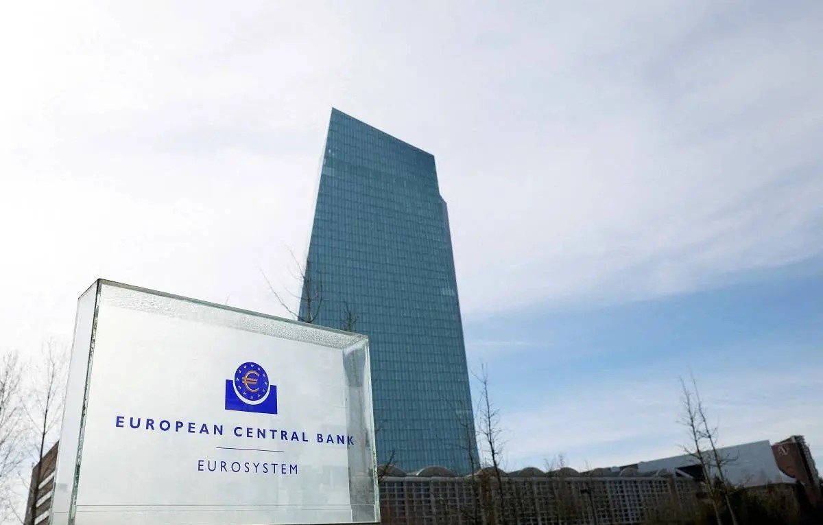 BQE ul normat e interesit në 2% në mes të tensioneve tregtare