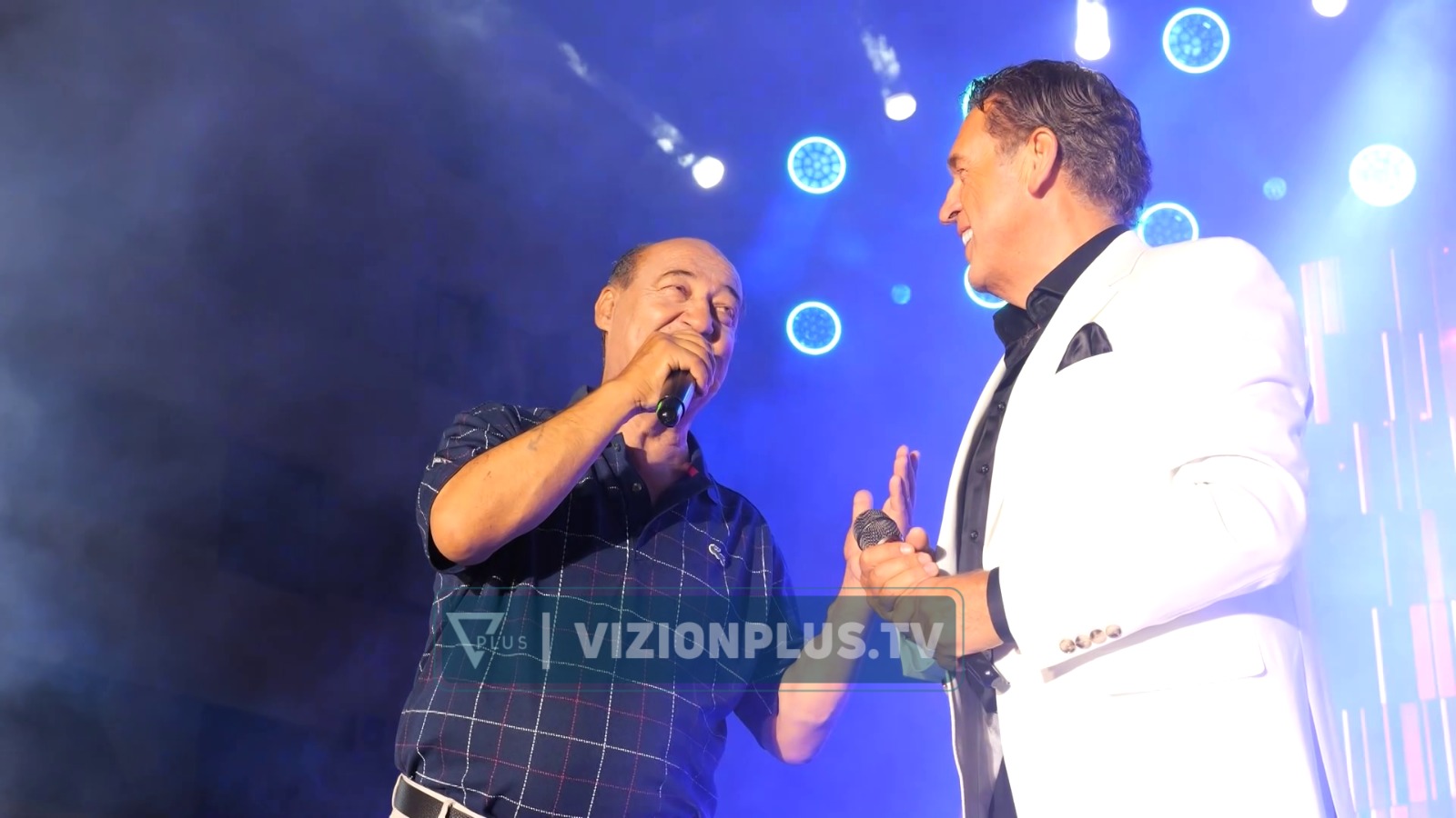 Bujar Qamili “ndez” Shkodrën, “Qejfi bahet me shkodranë” krijon atmosferë festive në kryeqendrën e veriut