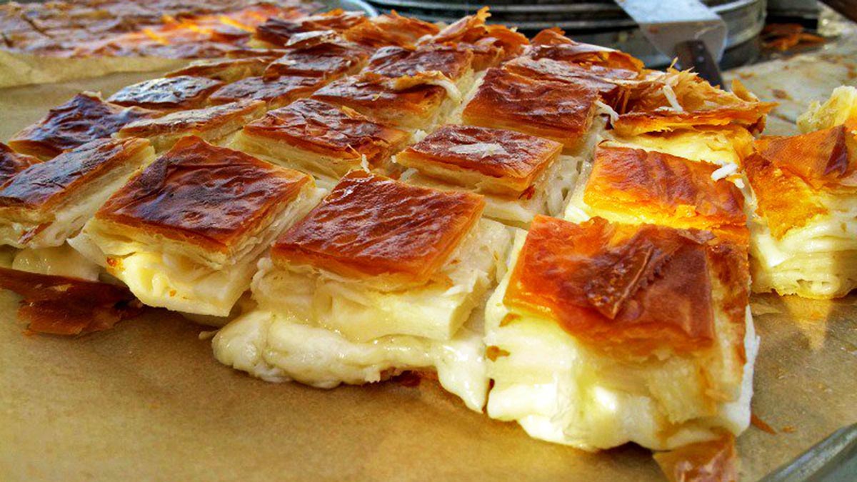 Byrek me Krem Djathi – Shije Unike nga Duart e Amvisave