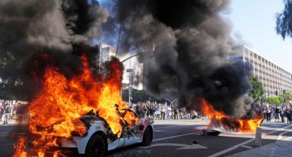 Çfarë i shkaktoi protestat në Los Angeles?
