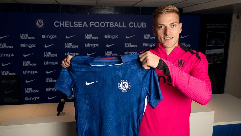 Chelsea zyrtarizoi blerjen e parë, sulmuesi 22-vjeçr merr fanellën me nr.9 dhe premton trofe