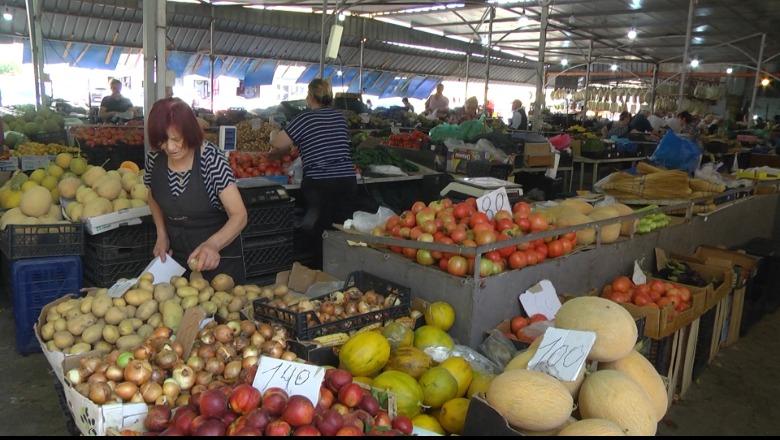Çmimet e kripura të fruta-perimeve, fermerët: Nuk nxjerrim as shpenzimet, tregtarët abuzojnë!