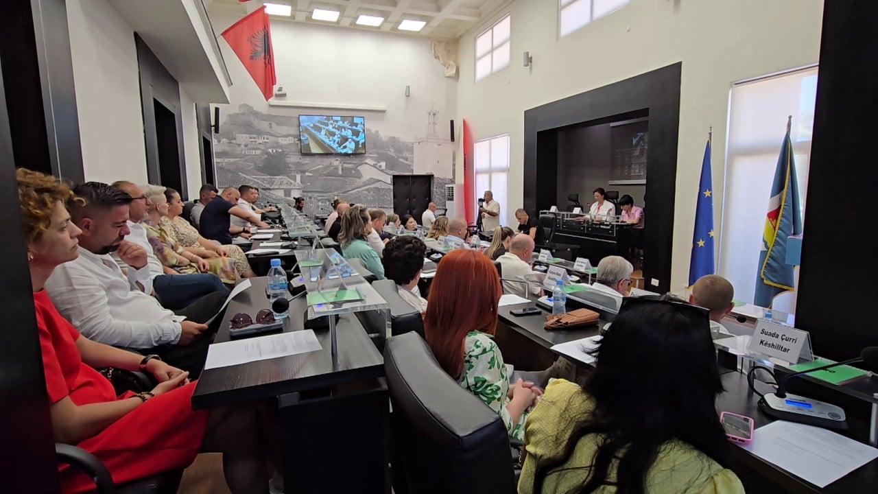 Debat për buxhetin në Durrës, opozita: S’ka transparencë, nuk është përdorur 30% e buxhetit të vitit 2024