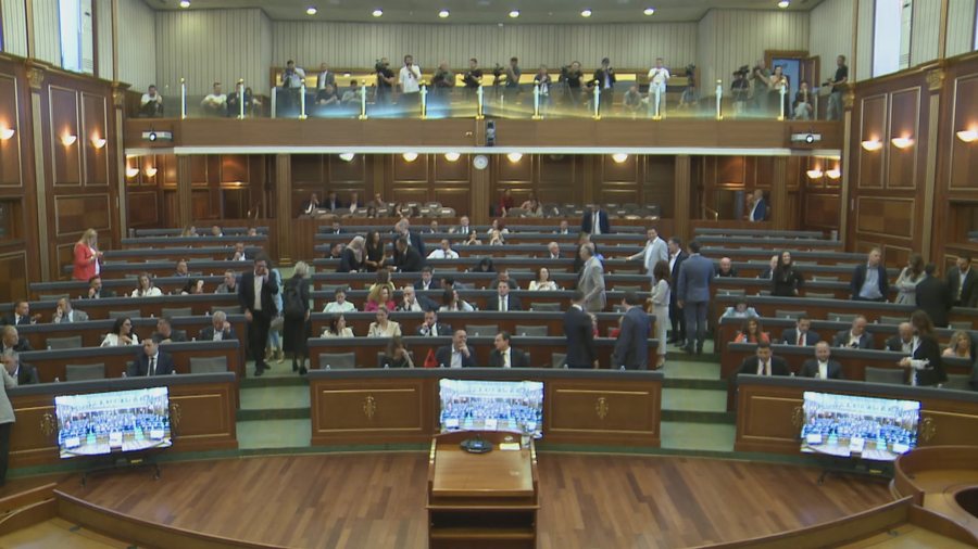 Dështon seanca e radhës në Kosovë, s’ka kompromis për konstituim, por për pushim