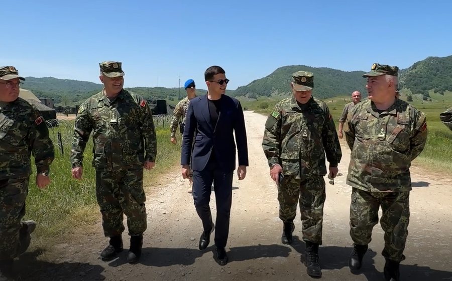 Dita e fundit e “Defender 25”, ministri Vengu ndjek demonstrimet e trupave në Bizë