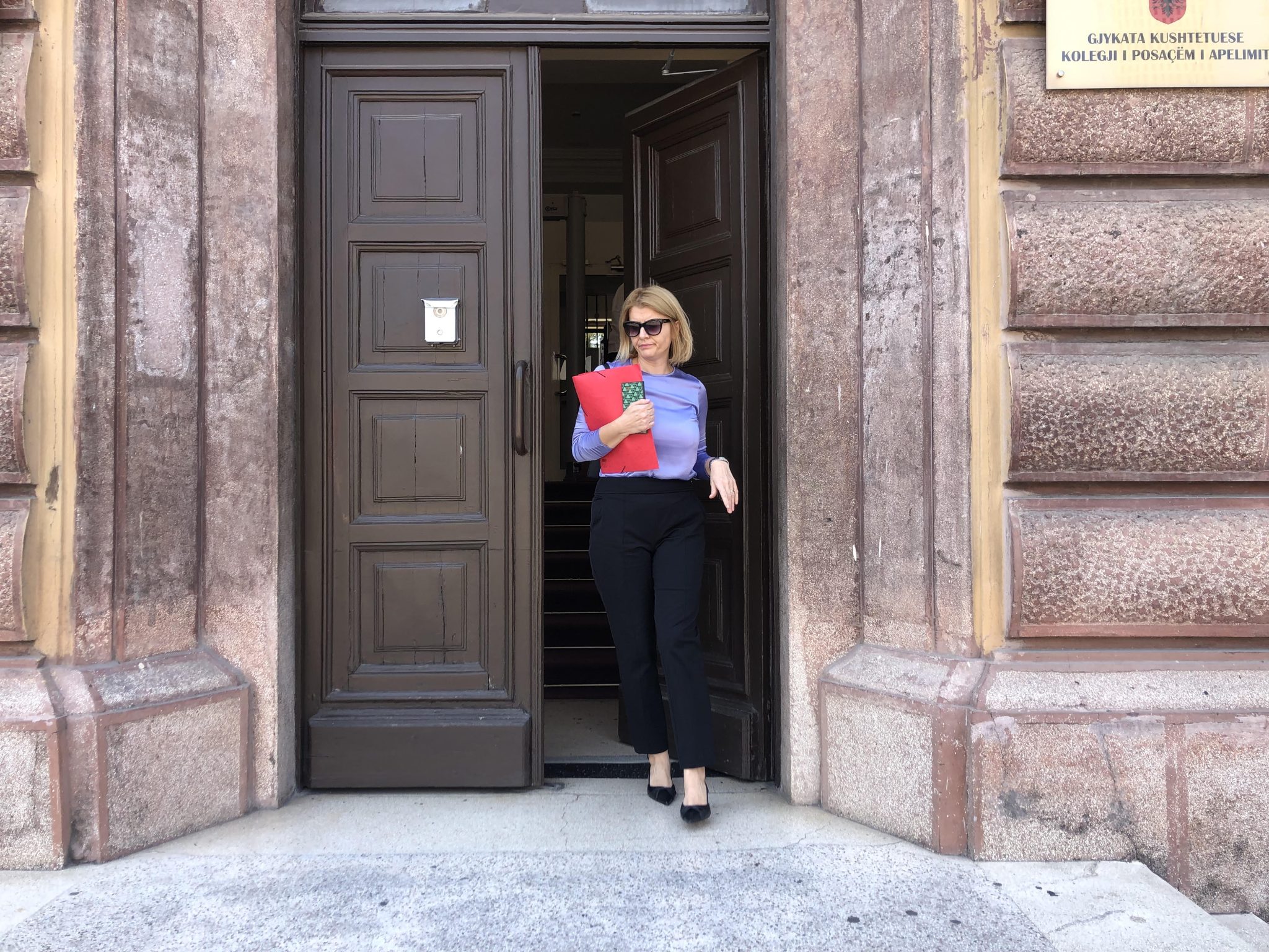 Drejtuesi i SPAK kërkon shkarkimin e prokurores Eranda Laze, motra e Ermonela Felajt