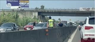 Dy aksidente njëkohësisht, “paralizohet” qarkullimi në autostradën Tiranë-Durrës