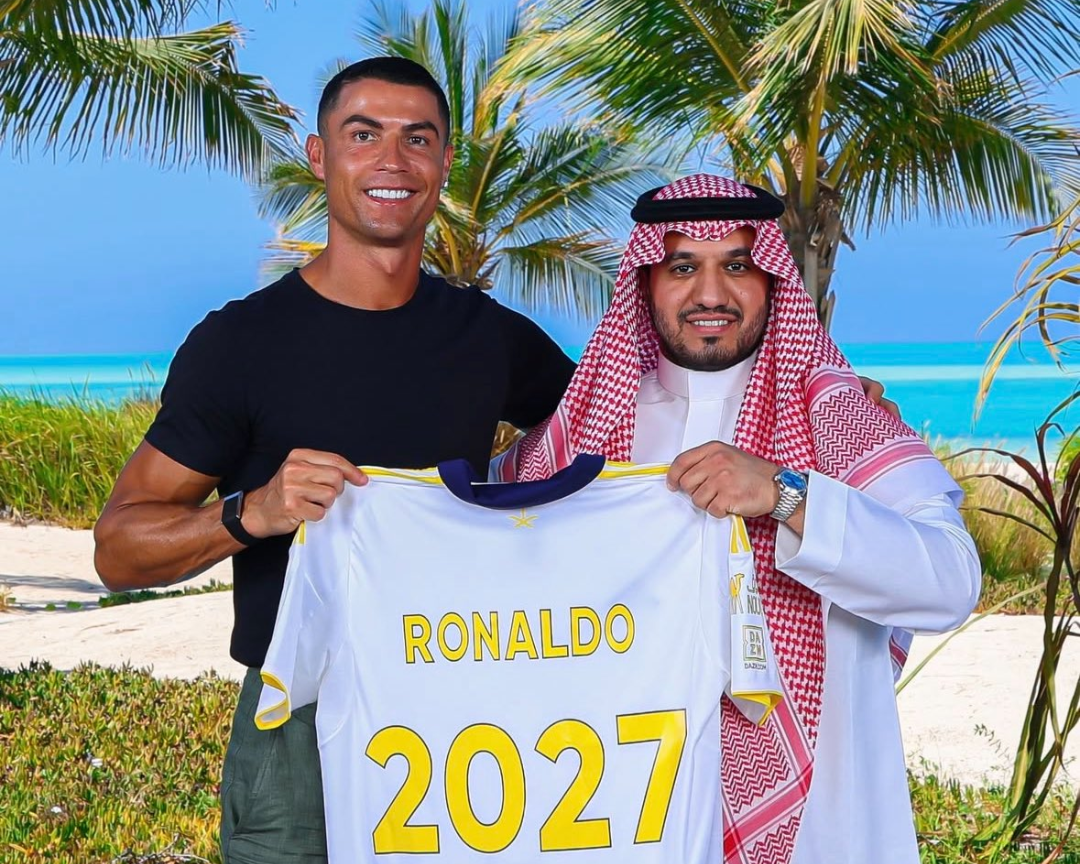 E BUJSHME/ 178 milionë paundë në vit dhe 34 milionë bonus për firmën, kontrata e çmendur e Ronaldos do t’ju habisë