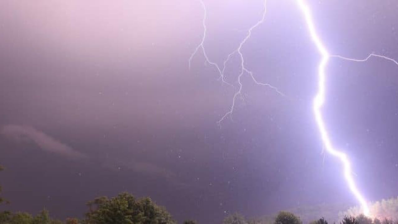 E rëndë! 65-vjeçari goditet nga rrufeja, po kulloste bagëtitë në Ersekë