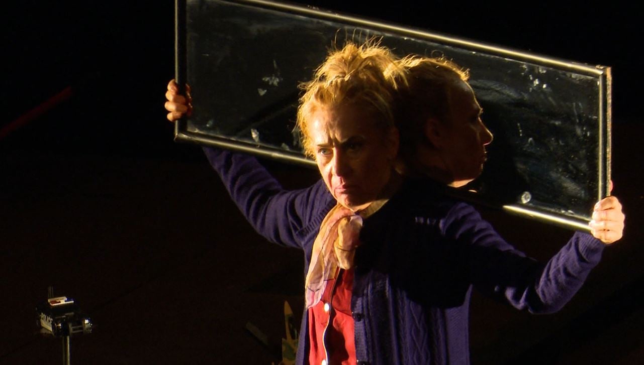 Festivali “Flas Shqip” finalizohet me monodramën “Engjëjt”, vepër e Odise Plakut