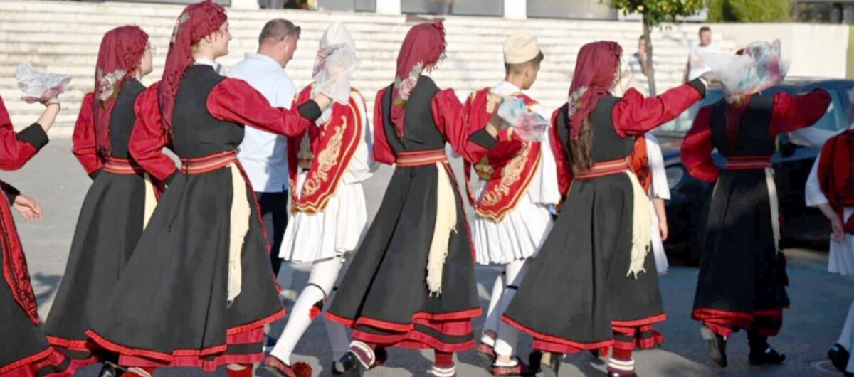 Festivali Folklorik Tipologjik Kombëtar i Valles Burimore, grupet pjesëmarrëse sollën vallet nga trevat shqiptare